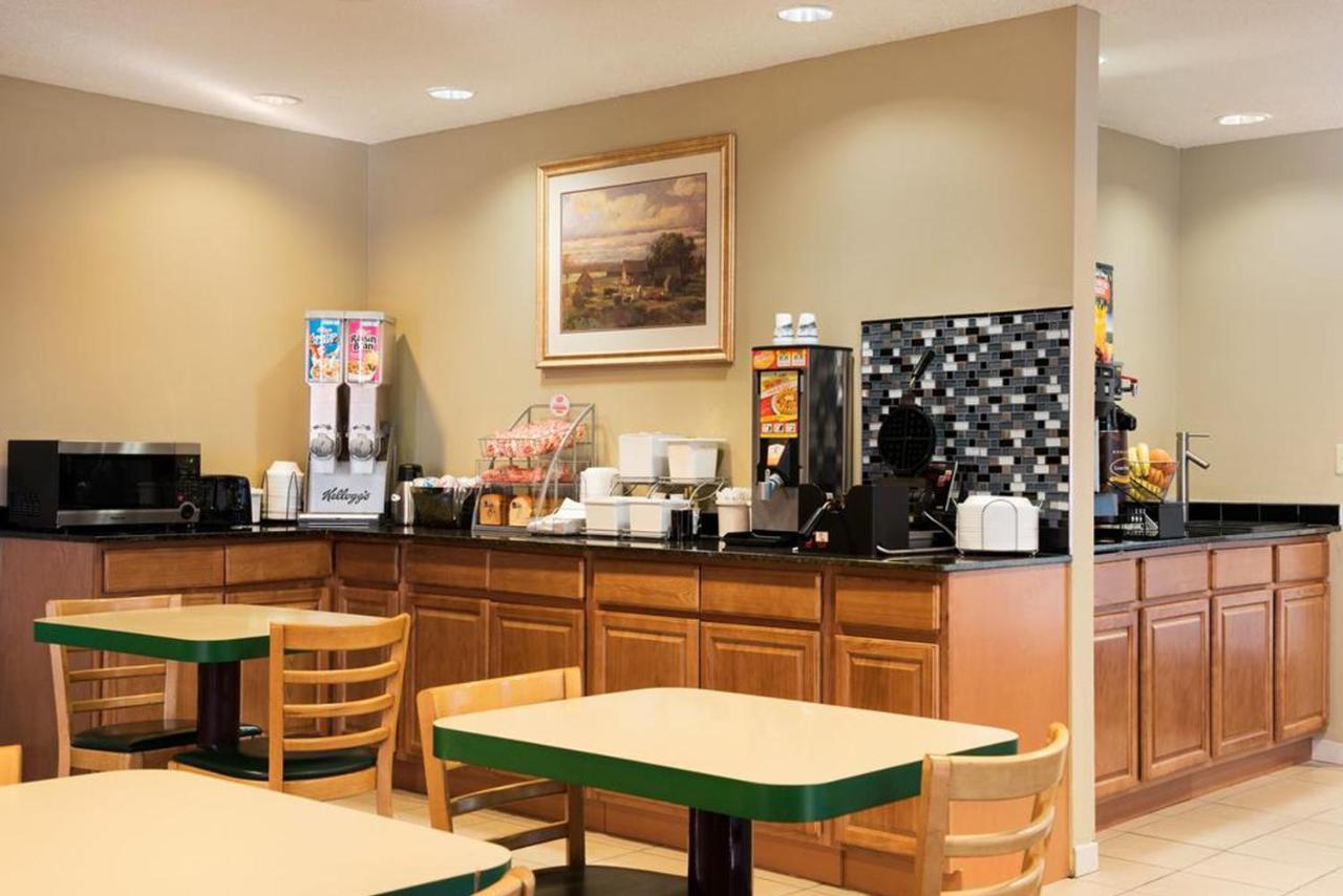 Coratel Inn & Suites By Jasper New Richmond Extérieur photo