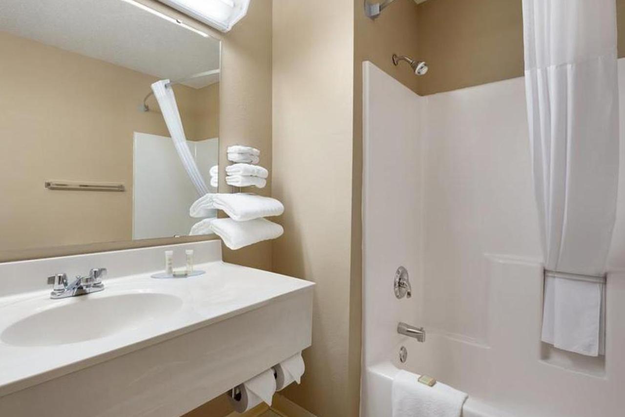 Coratel Inn & Suites By Jasper New Richmond Extérieur photo