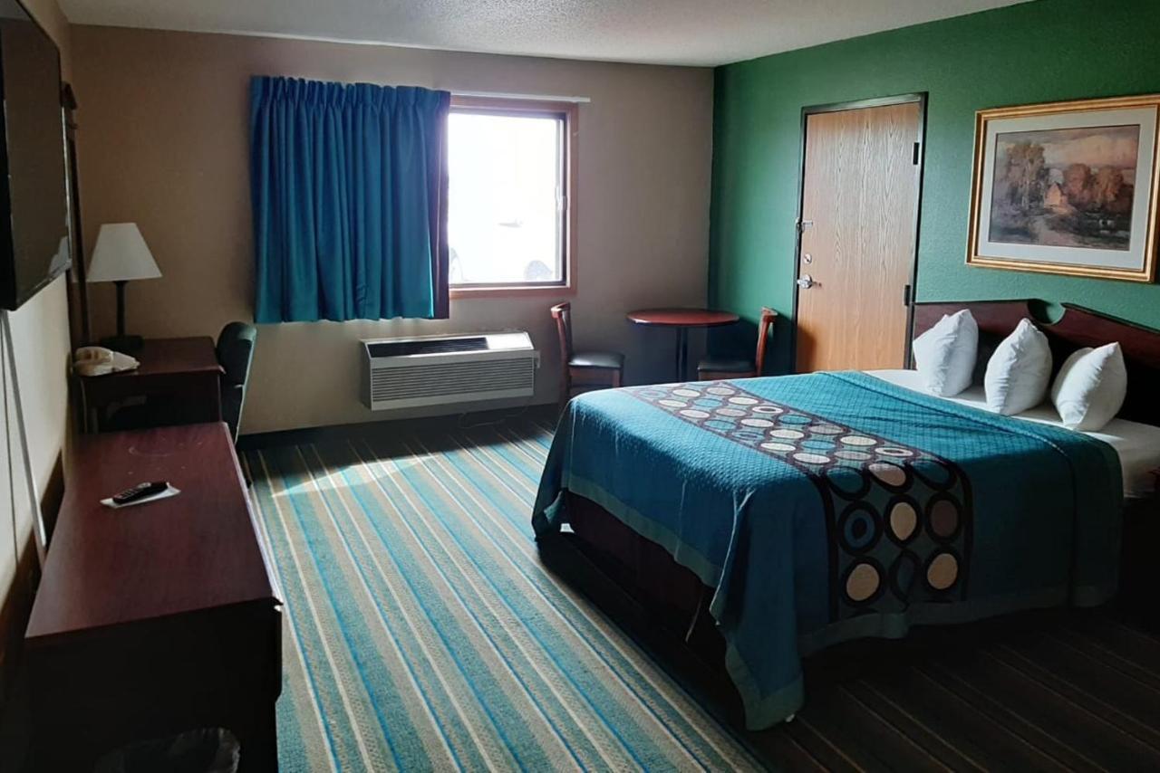 Coratel Inn & Suites By Jasper New Richmond Extérieur photo