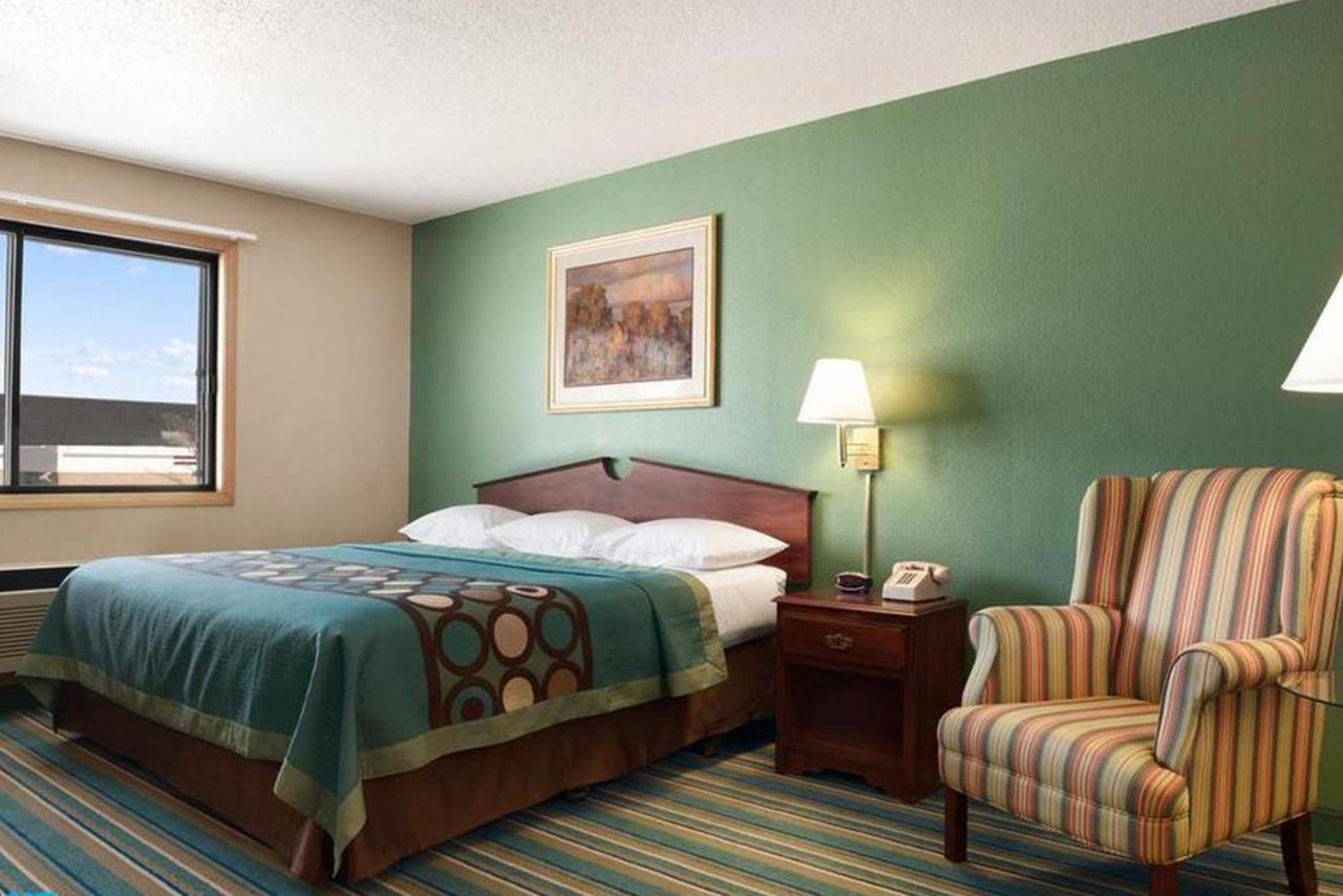 Coratel Inn & Suites By Jasper New Richmond Extérieur photo
