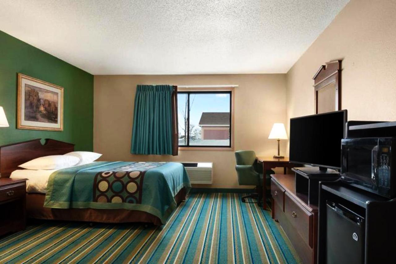 Coratel Inn & Suites By Jasper New Richmond Extérieur photo